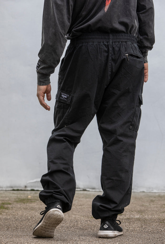 ESSENTIAL - CARGO PANTS - BLACK