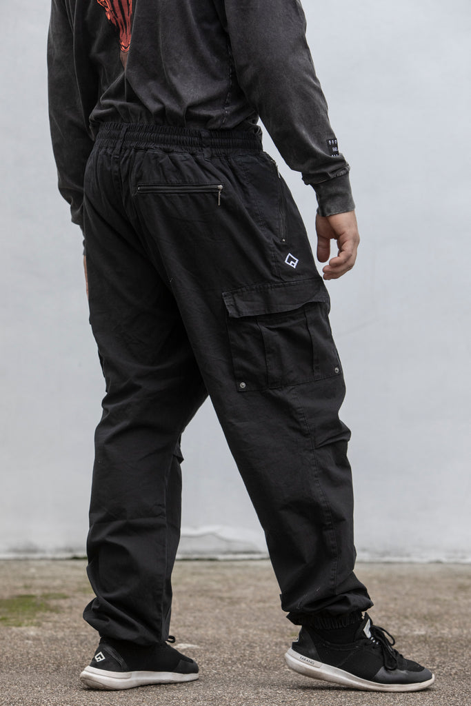 ESSENTIAL - CARGO PANTS - BLACK