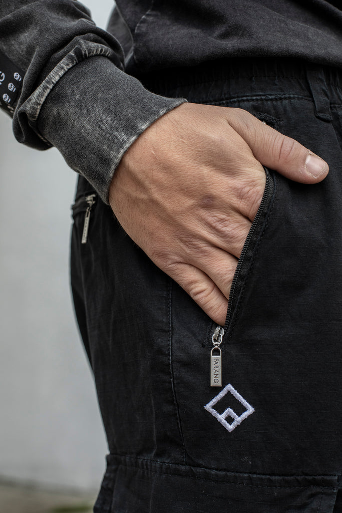 ESSENTIAL - CARGO PANTS - BLACK