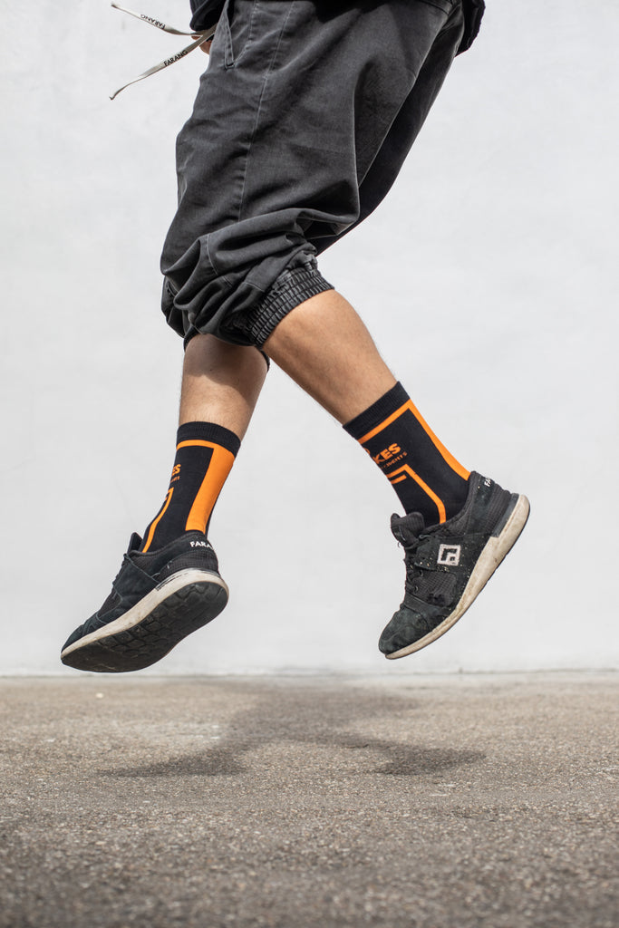 NO MISTAKES - SOCKS - BLACK/TANGERINE