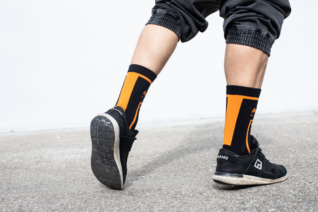 NO MISTAKES - SOCKS - BLACK/TANGERINE