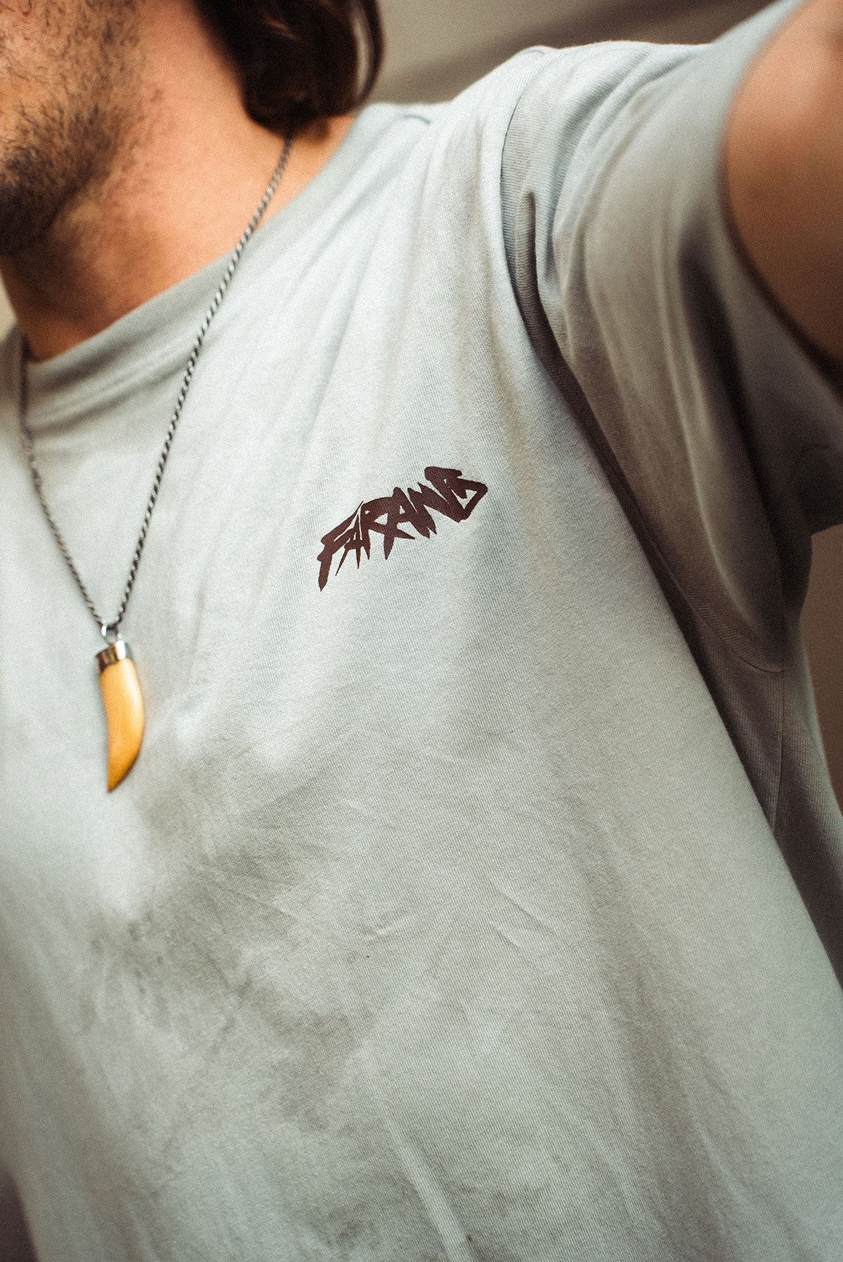 BRUSH TEE