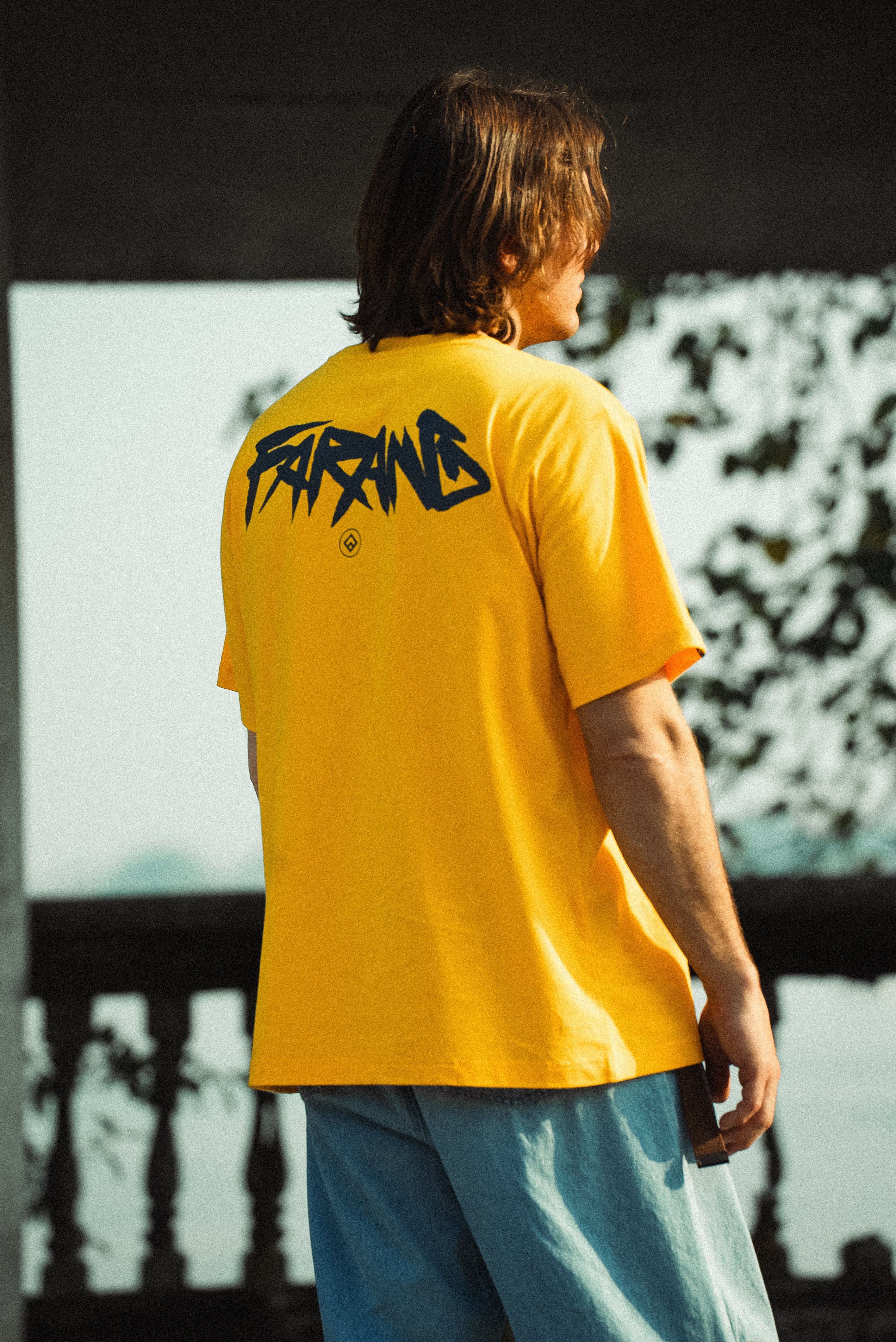 BRUSH TEE