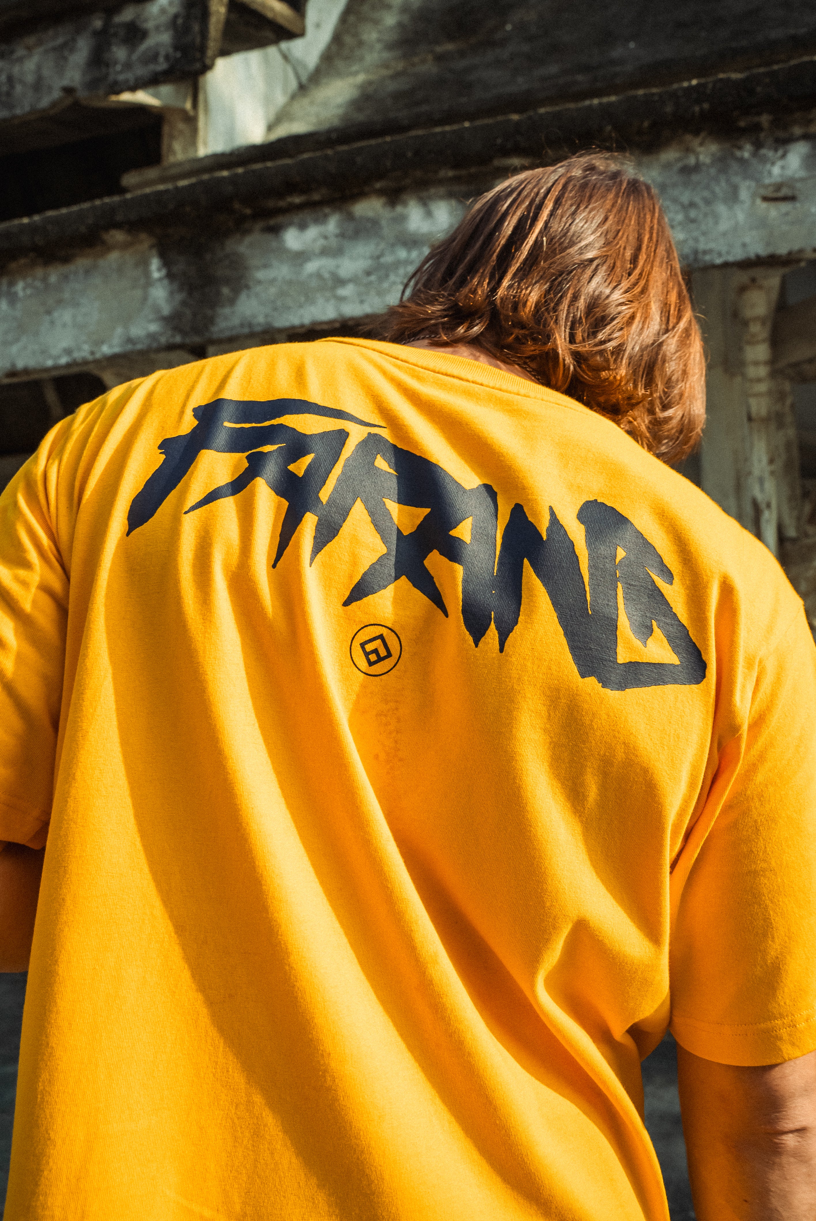 BRUSH TEE