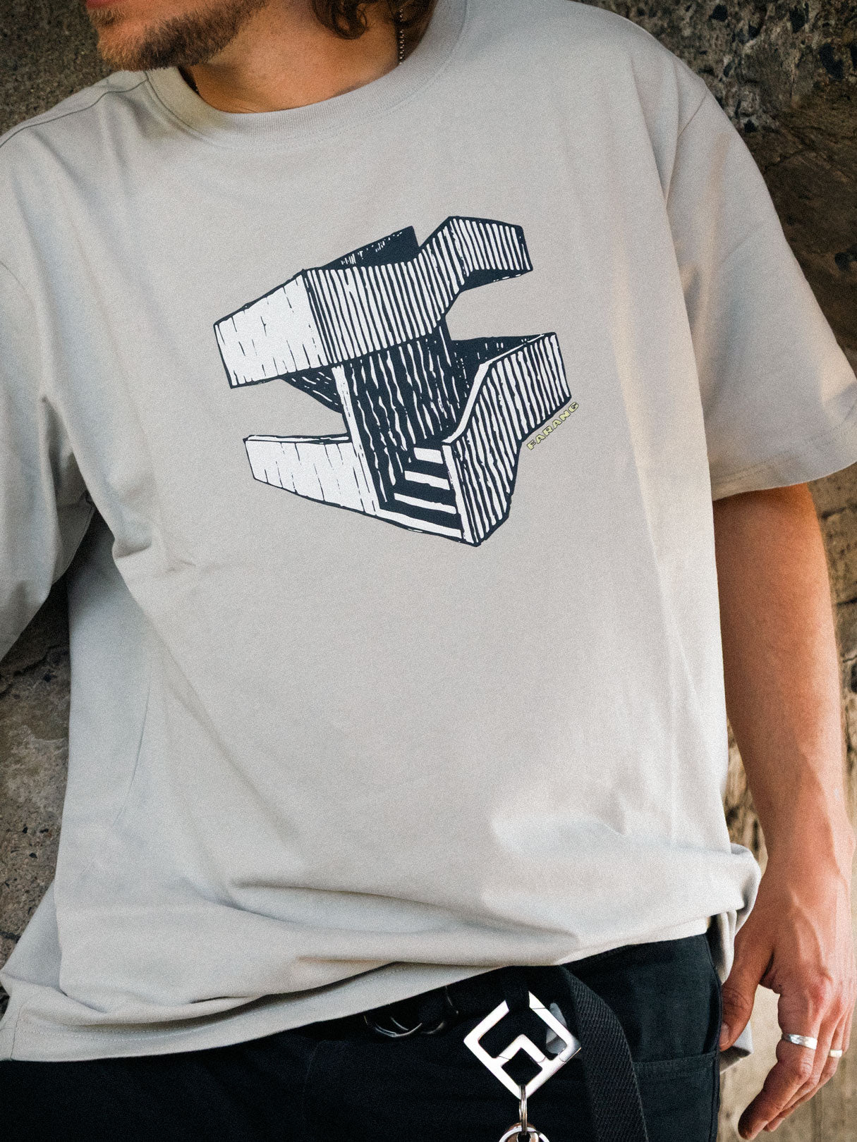 T-SHIRT EN ÉQUILIBRE