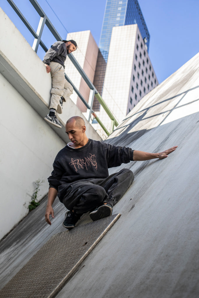 ESSENTIAL - CREWNECK - STONE BLACK