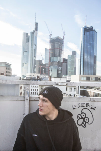 ESSENTIAL - BEANIE - BLACK